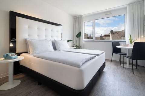 The Innside Premium Room | Premium bedding, free minibar, in-room safe, desk