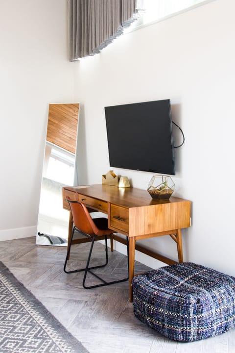 Egyptian cotton sheets, premium bedding, pillowtop beds, minibar