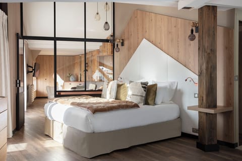 Loft | Pillowtop beds, minibar, in-room safe, soundproofing