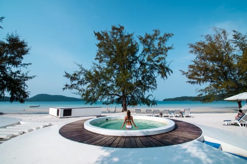 Beach nearby, sun loungers, beach umbrellas, beach towels