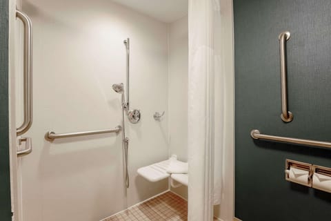 Room, 1 King Bed, Non Smoking, Corner | Bathroom | Combined shower/tub, free toiletries, hair dryer, towels