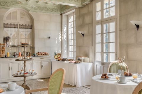 Daily buffet breakfast (EUR 21 per person)