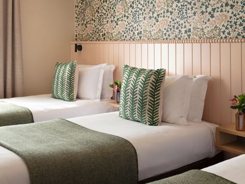 Triple Room | In-room safe, desk, iron/ironing board, free WiFi