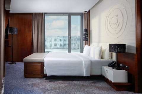 Executive Suite, 1 Bedroom (Hospitality) | Minibar, in-room safe, desk, iron/ironing board