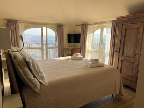 Comfort Double Room, Balcony, Mountain View | Blackout drapes, soundproofing