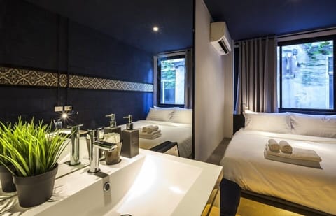 Private Double Room | Free WiFi, bed sheets