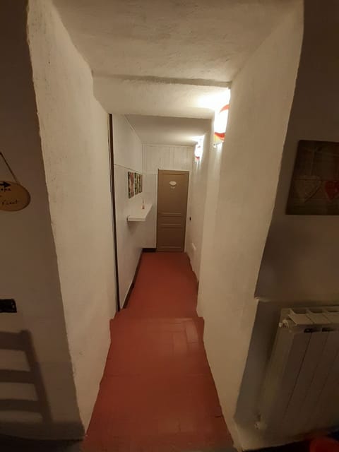 Triple Room | Desk, iron/ironing board, free WiFi, bed sheets