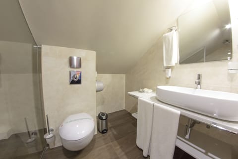 Standard Double Room, Balcony | Bathroom | Shower, free toiletries, bathrobes, towels