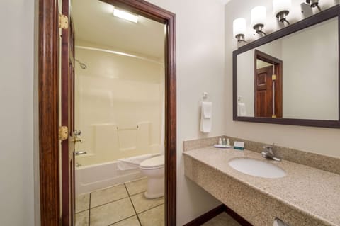 Standard Room, 1 King Bed, Non Smoking | Bathroom | Combined shower/tub, deep soaking tub, hydromassage showerhead