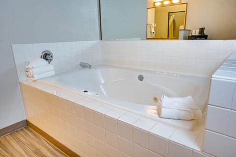 Suite, Jetted Tub | Desk, blackout drapes, iron/ironing board, free WiFi