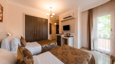 Standard Double or Twin Room | Minibar, desk, free cribs/infant beds, WiFi