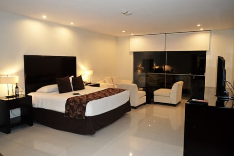 Premium Double Room, 1 King Bed, Pool View | Minibar, in-room safe, desk, laptop workspace