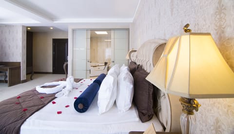 Junior Suite | Egyptian cotton sheets, premium bedding, down comforters