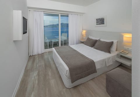 Standard Twin Room Full Sea View | In-room safe, iron/ironing board, free WiFi