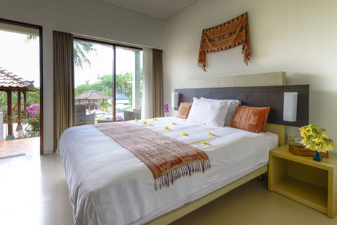 Deluxe Double Room, Sea View | Premium bedding, minibar, individually decorated, individually furnished