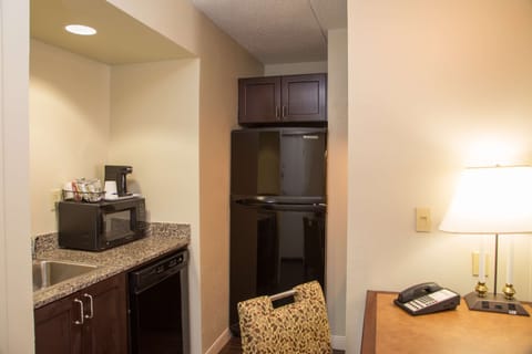 Suite, 1 King Bed, Non Smoking, Kitchen | Private kitchen | Fridge, coffee/tea maker