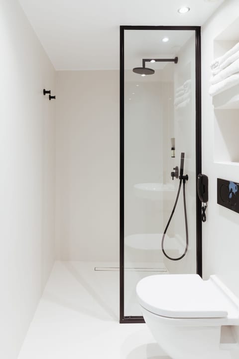 Standard Room | Bathroom | Shower, designer toiletries, hair dryer, bathrobes