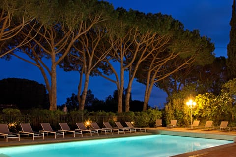 Seasonal outdoor pool, sun loungers