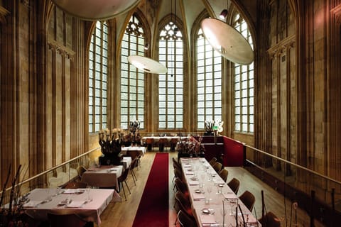 Breakfast, lunch, dinner served; Regional cuisine