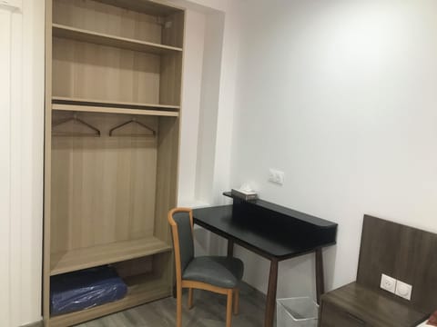 Triple Room | Premium bedding, desk, soundproofing, free WiFi