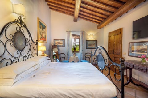 Room, 1 Double Bed, Poolside | Minibar, desk, blackout drapes, iron/ironing board