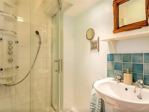 Twin Room, Ensuite | Bathroom