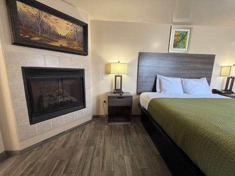 Standard Room, 1 King Bed, Jetted Tub | Iron/ironing board, bed sheets