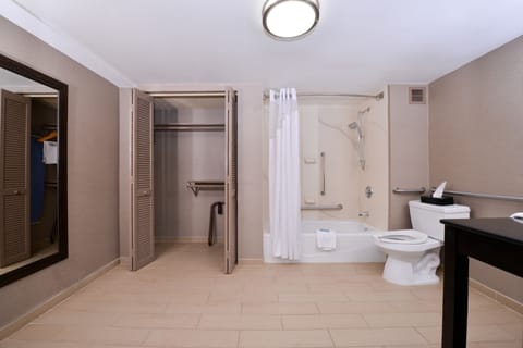 Room, 1 Queen Bed, Accessible, Non Smoking (Mobility) | Bathroom | Combined shower/tub, free toiletries, hair dryer, towels