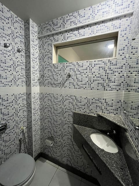 Standard Double Room | Bathroom | Shower, free toiletries, towels