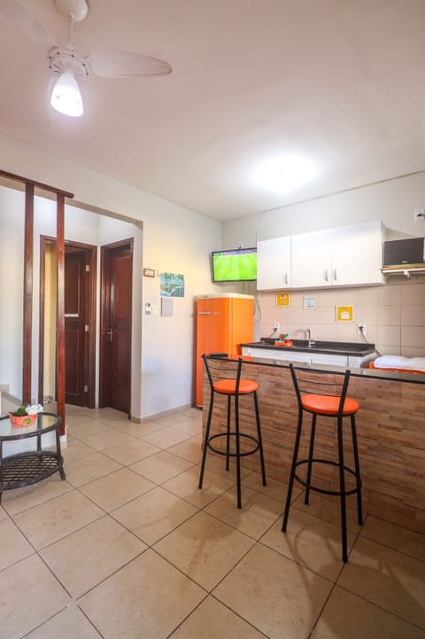 Duplex 2 Quartos Cozinha Americana | Living area | 21-inch flat-screen TV with satellite channels, TV