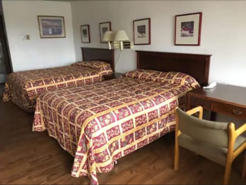 Standard Room, 2 Double Beds | Desk, free WiFi