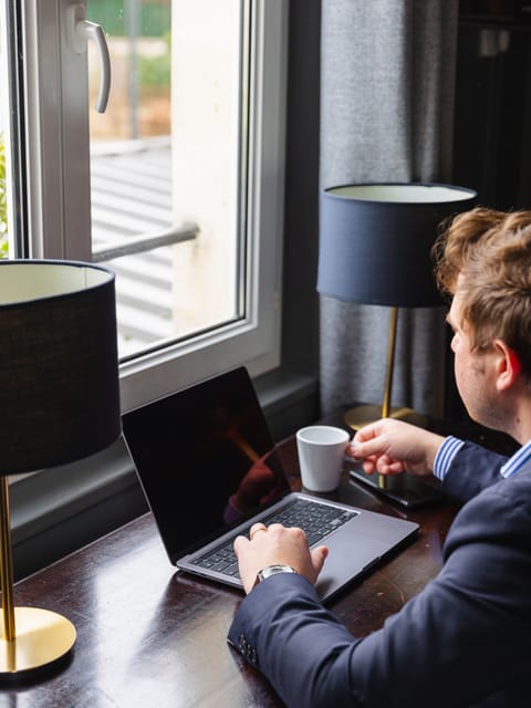 Superior Room, City View | In-room business center