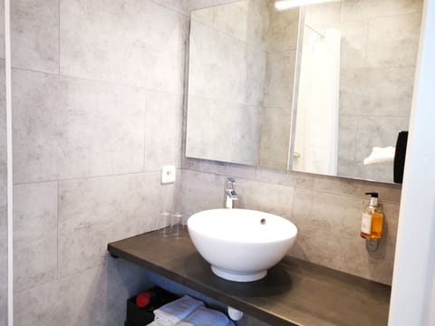 Comfort Room, City View | Bathroom sink