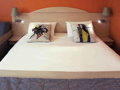 Premium bedding, Select Comfort beds, desk, laptop workspace