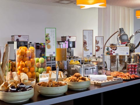 Buffet breakfast on weekends (EUR 20.50 per person)