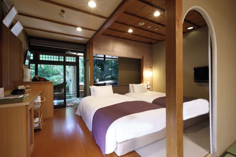 (Main Bldg.) Japanese Western Style Standard Room with Private Open-Air Bath (Non-Smoking) | Minibar, in-room safe, blackout drapes, iron/ironing board