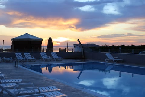 Outdoor pool, sun loungers