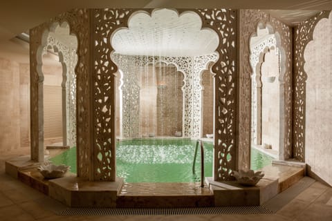 Indoor spa tub
