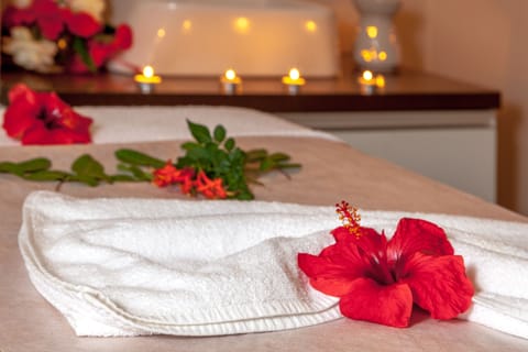 Turkish bath, 2 treatment rooms, massages