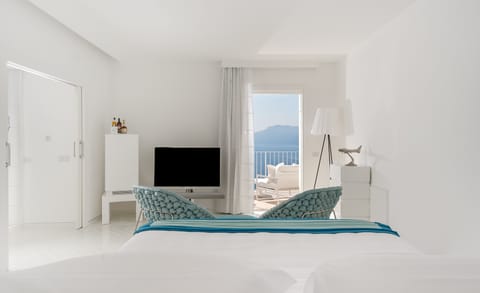 Suite (Angelina) | Premium bedding, pillowtop beds, minibar, in-room safe