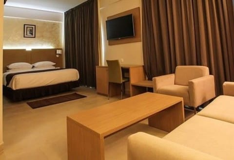 Junior Suite | Minibar, in-room safe, desk, free WiFi