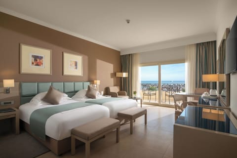 Premium Room, Sea View | Minibar, in-room safe, desk, blackout drapes