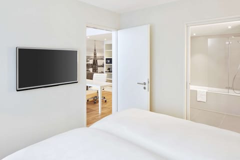 Family Room | Premium bedding, minibar, in-room safe, desk