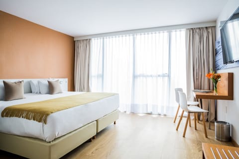 Junior Room, 1 King Bed | Premium bedding, minibar, in-room safe, desk