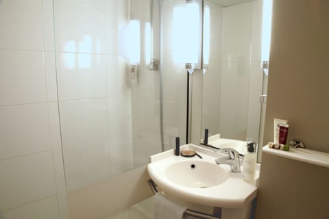 Shower, eco-friendly toiletries, hair dryer, towels