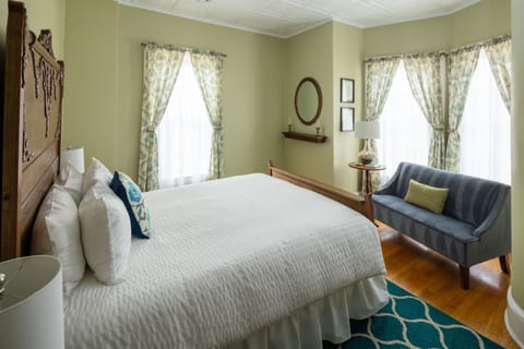 Room 5 - R.H. McClellan | Premium bedding, memory foam beds, individually decorated, free WiFi