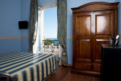 Double Room, Sea View | Egyptian cotton sheets, premium bedding, minibar, in-room safe