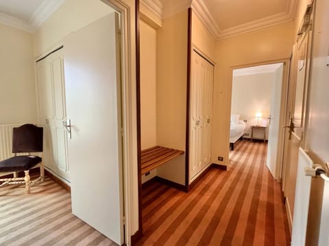 Classic Suite, 1 Bedroom, Bathtub, River View | 1 bedroom, premium bedding, in-room safe, individually decorated