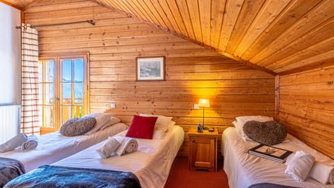 Chalet 8 pièces 15 personnes | Individually decorated, individually furnished, blackout drapes