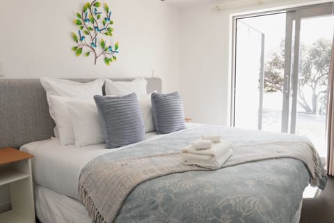 Deluxe Apartment, Balcony, Beach View | Iron/ironing board, free WiFi